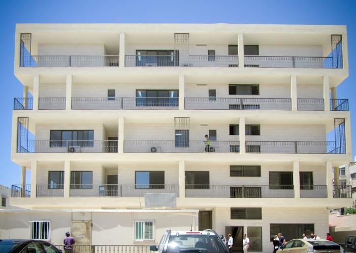 A SCHOOL FOR HEARING-IMAPIRED STUDENTS
